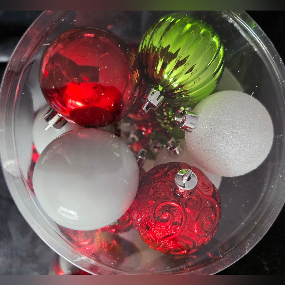 New set of 2 Elf on the Shelf@ 50-Count Shatterproof Christmas Ornaments 2.36" - Picture 6 of 7